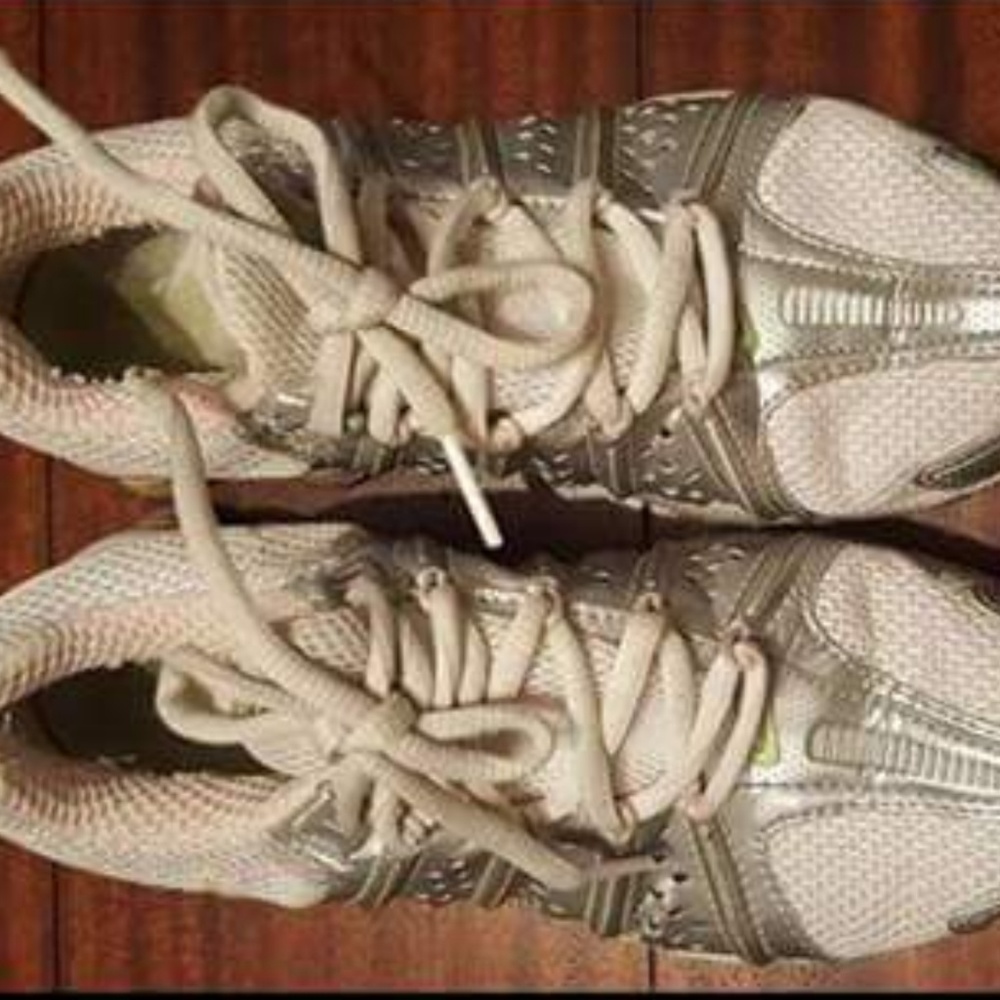 Size 5 Nike Shox